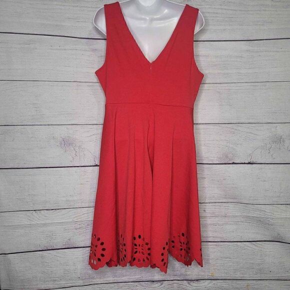 Women's Sleeveless Eyelet Dress Medium  - Picture 4 of 4